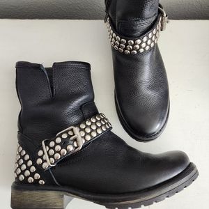 Steve Madden boots